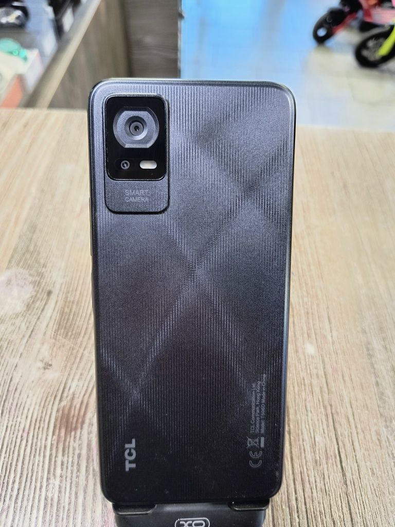 TCL 405 / 32GB / 2GB RAM