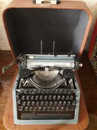 Продам портативную пишущию машинку .