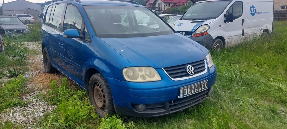 Dezmembrari Volkswagen Touran 1.6 FSi cod BAG