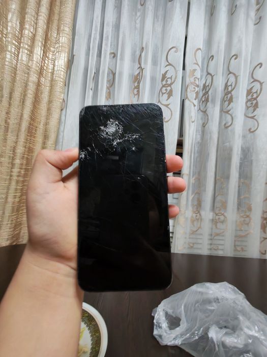 Продам с23 сломан экран диспелей задняя крышка