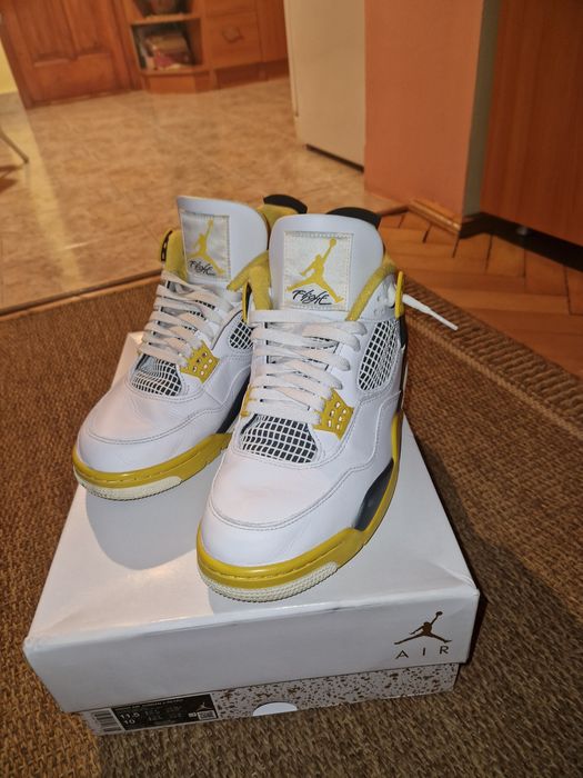 Air Jordan 4 Retro Sulfur