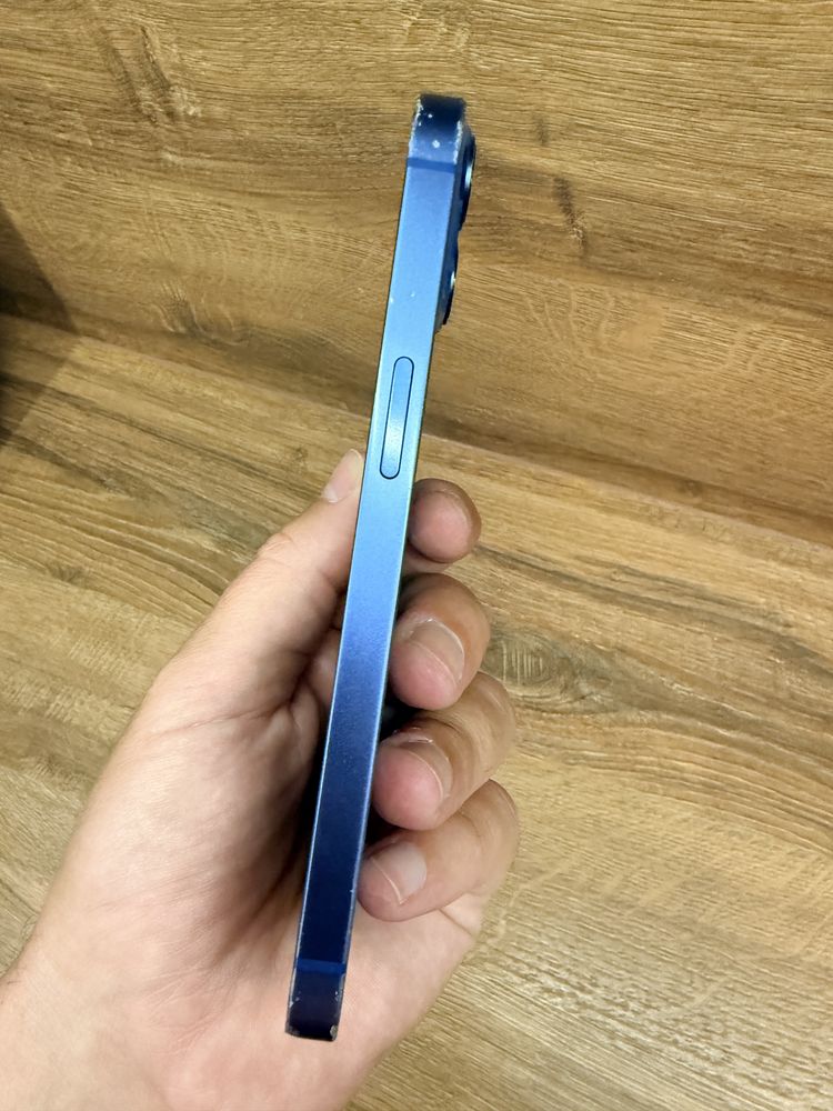 Продавам Iphone 13 128gb