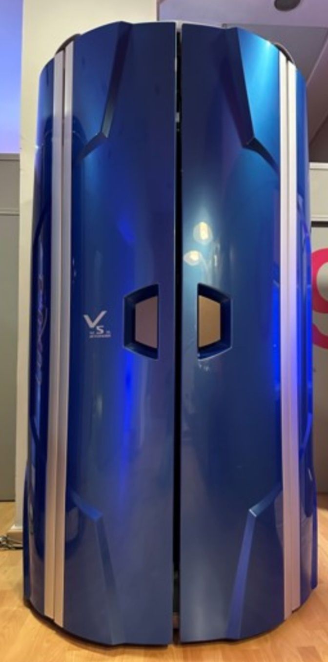 Вертикален солариум LUXURA  V5
