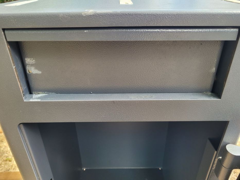 Метален депозитен сейф Valberg ASD-32 EL