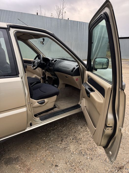 Nissan Terrano 2.7D an:10/2002 Autoutilitara 4700€uro Neg