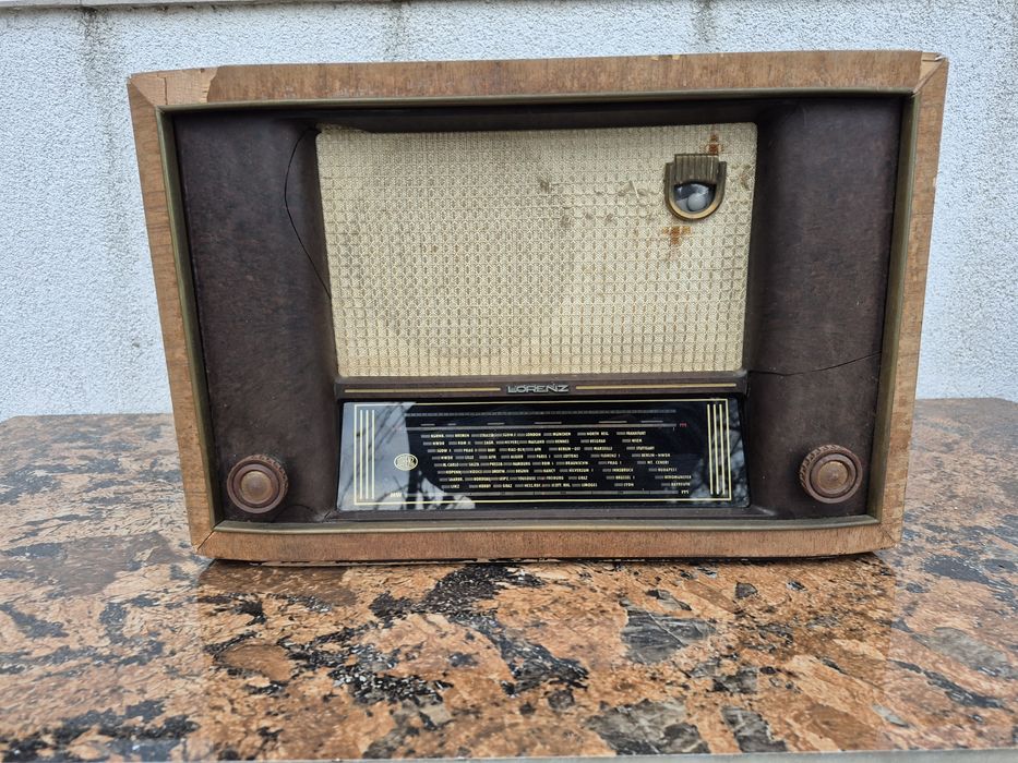 Vand Radio cu lampi marca Lorenz made in Germany 

- video ca