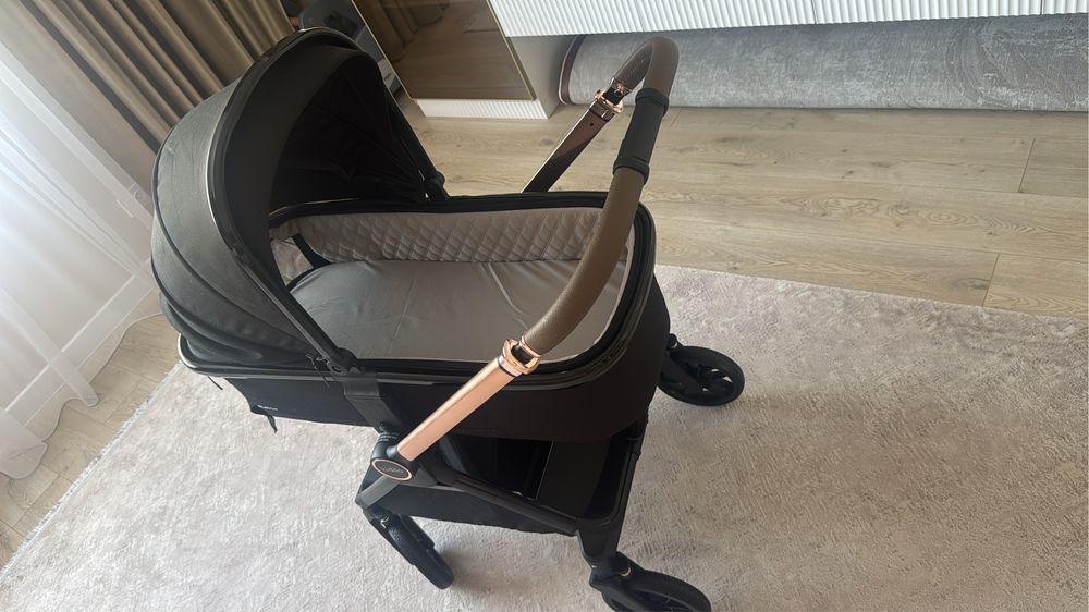 Продам качественную коляску