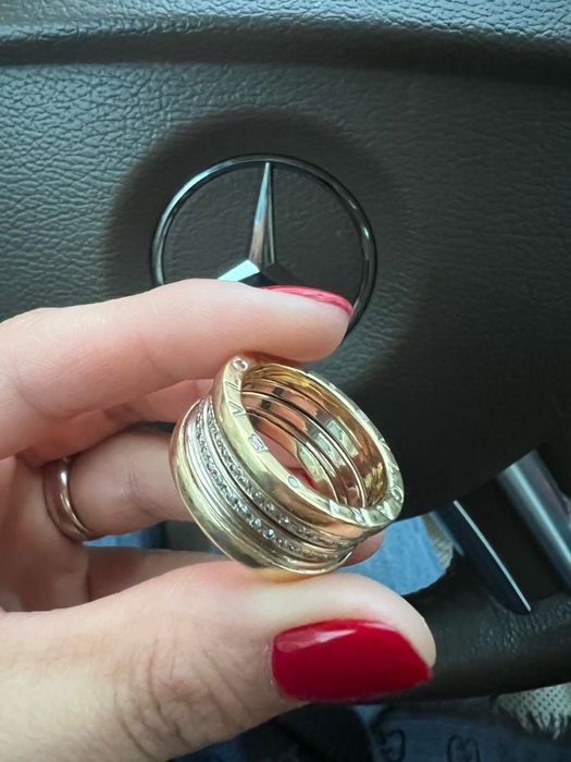 Продам золотое кольцо BVLGARI