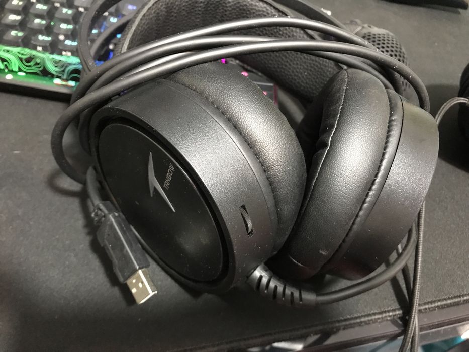 Продам проводные наушники