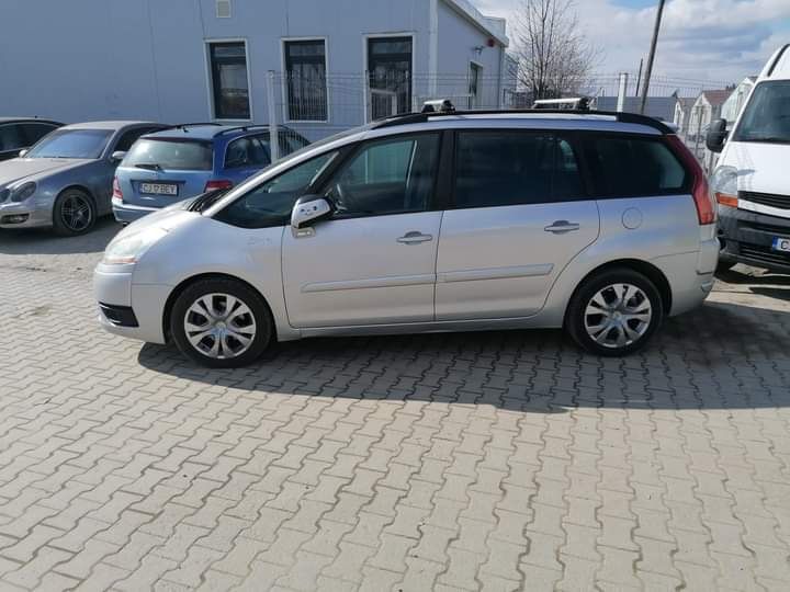 Vand sau schimb 3 masini