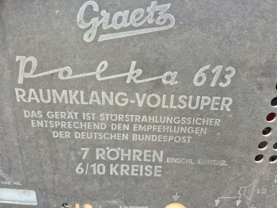 Radio cu lampi Graetz Polka 613 made in Germany fabricat in 1958

Radi