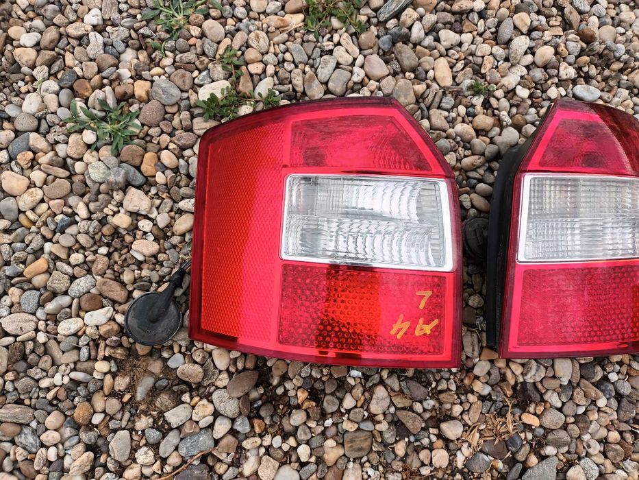 ляв и десен стоп за ауди а4 б6 комби AUDI A4 B6