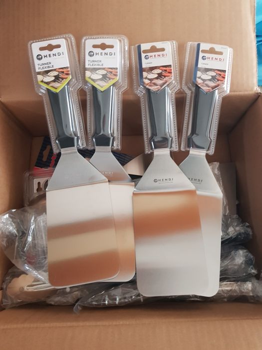 Spatulă, șpaclu și clește de servire de la Hendi