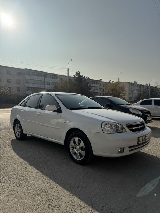 Chevrolet Lacetti 1.8 AT 2010 yil nomeri bilan sotiladi
