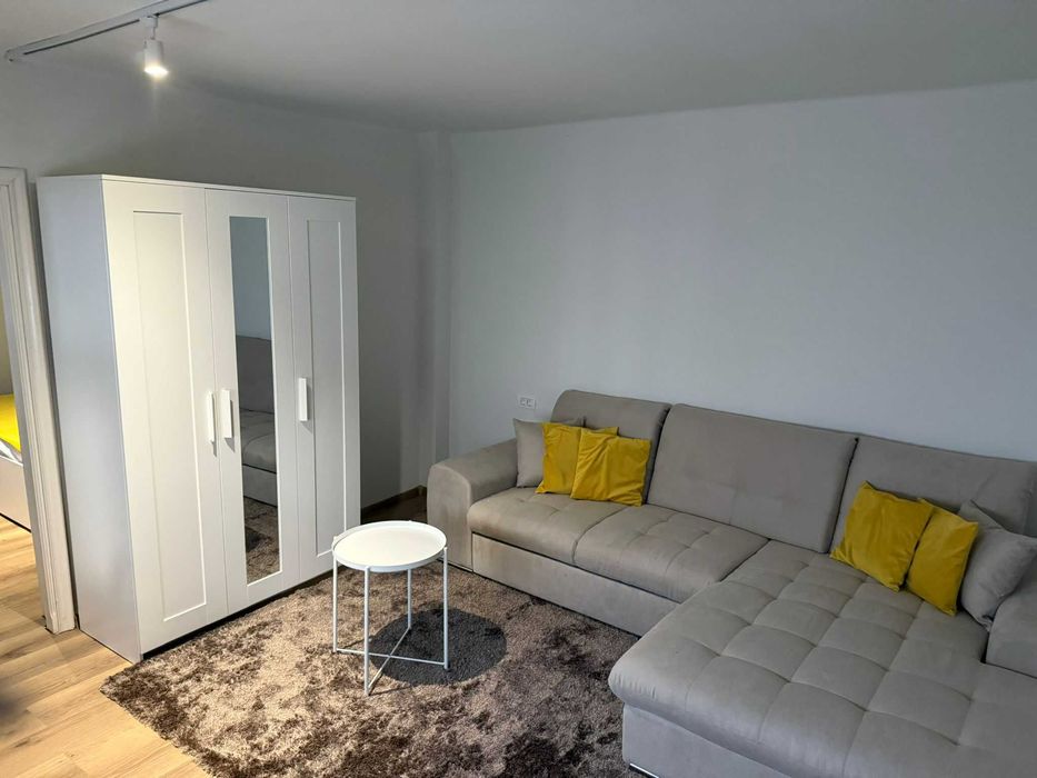 Inchiriez casa cu curte recent renovata B-dul Mamaia zona Universitate
