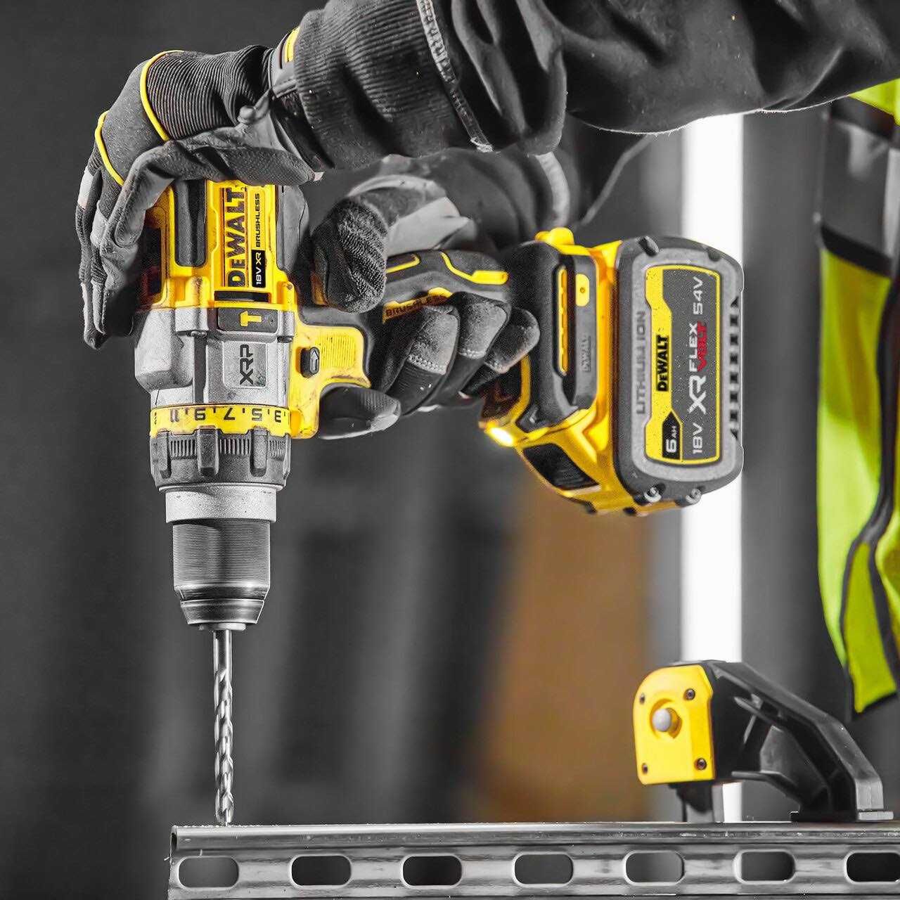 Акумулаторен Винтоверт / Бормашина DeWALT DCD999N 18V