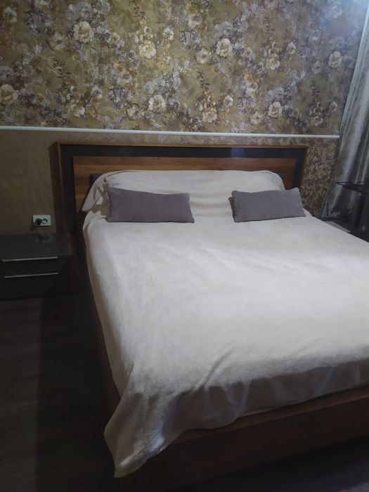 Кровать из натурального шпона,массив*