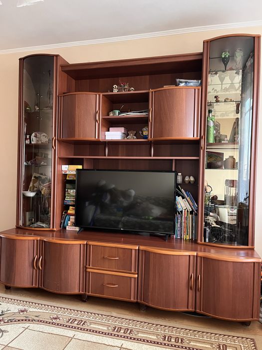 Продам стенку горку гарнитур для зала