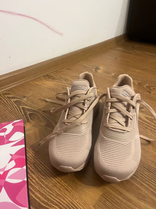 Skechers roz pudra 39.5, cu eticheta