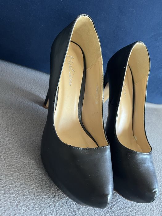 Дамски обувки черни пролет- есен