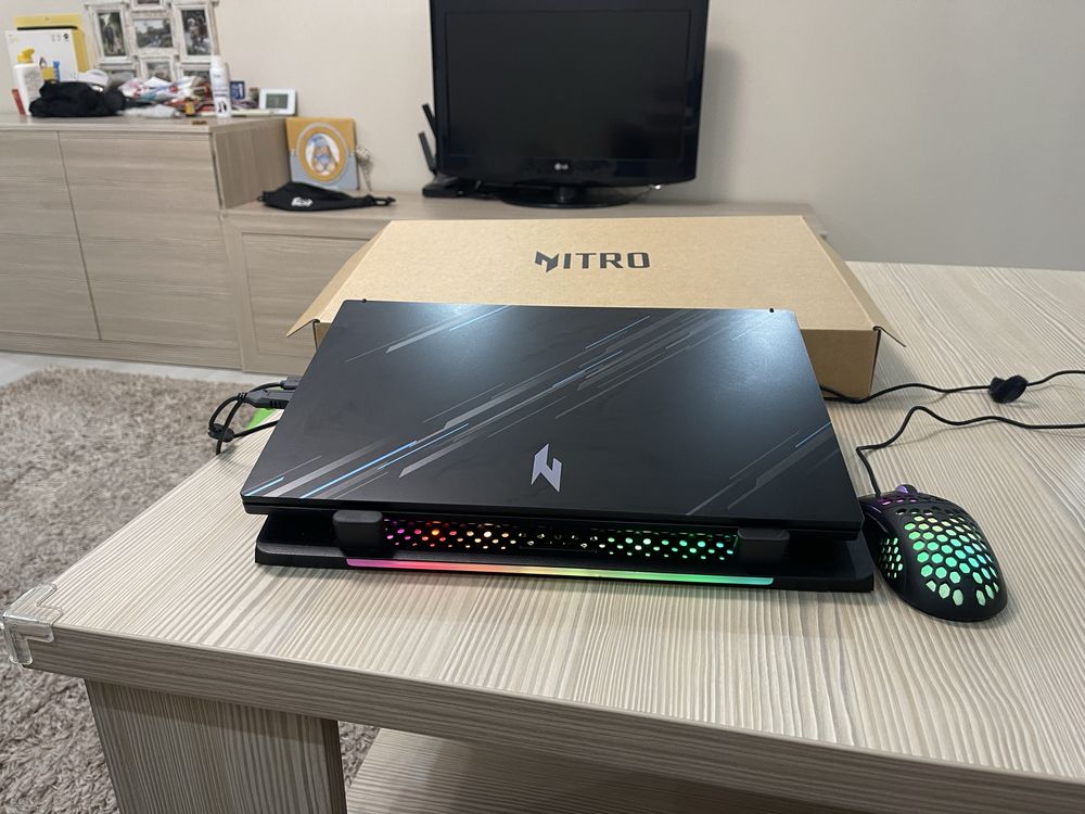 Гейминг лаптоп Acer Nitro V15 i9 Ge Force RTX4060