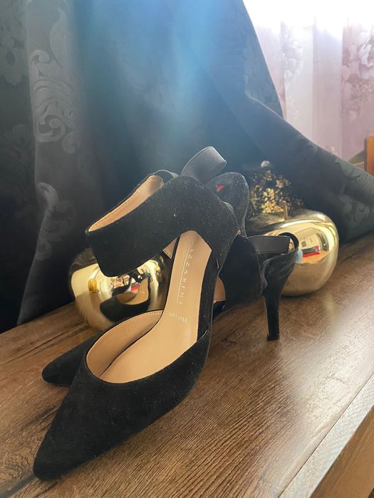 Pantofi toc mic negrii de piele întoarsă