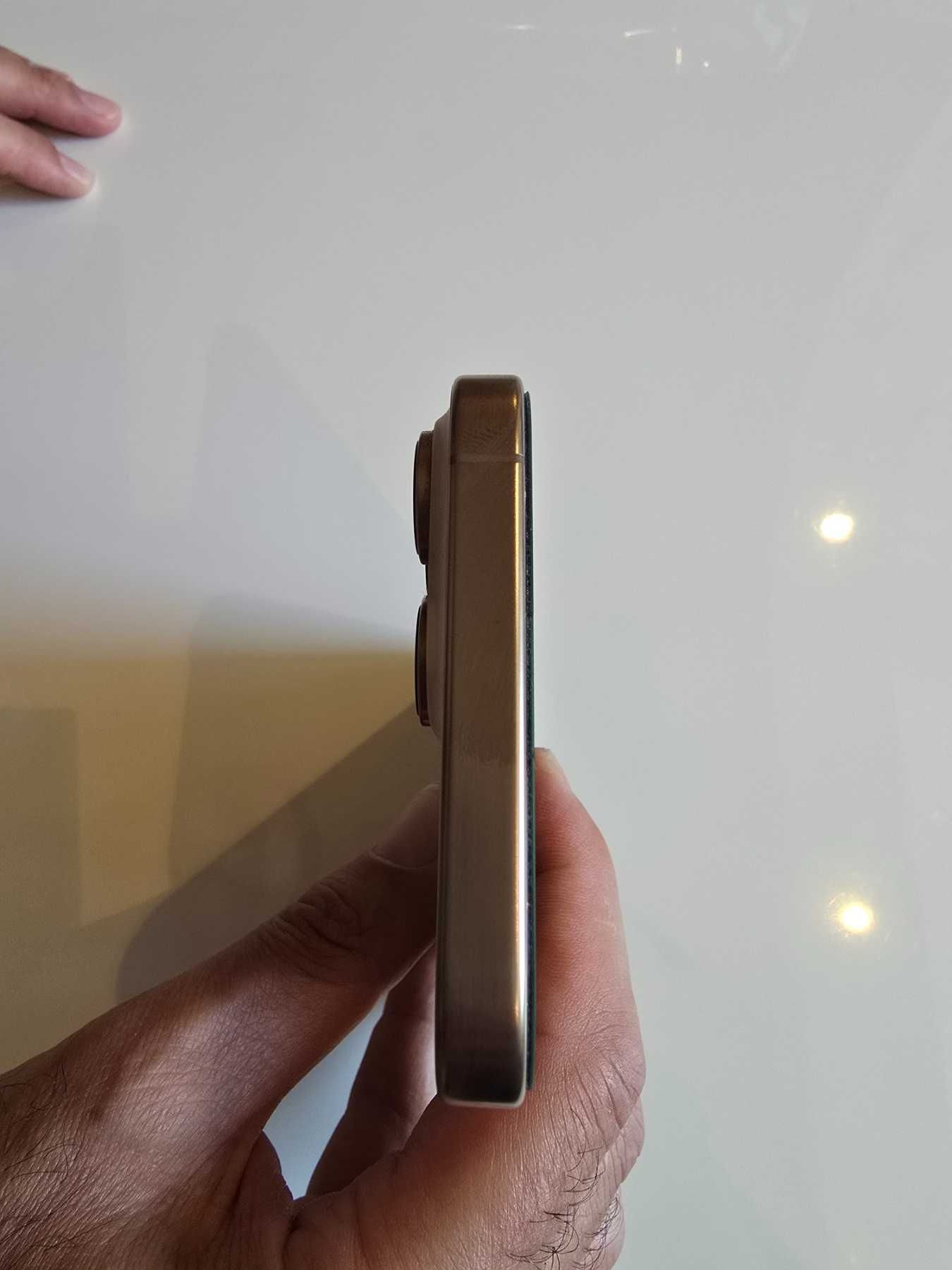 Запазен Apple iPhone 16 Pro Max 256GB Desert Titanium