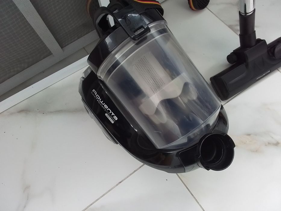 Aspirator cu fir  Rowenta