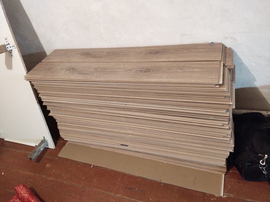 Срочно Ламинат сатылады