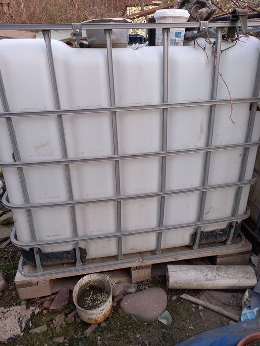 Кубавики б/у в хорошем состоянии чистые с крышками на полетах не дорог