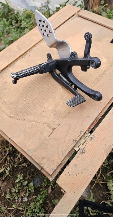 Дясна степенка/конзола за YAMAHA R1 2004