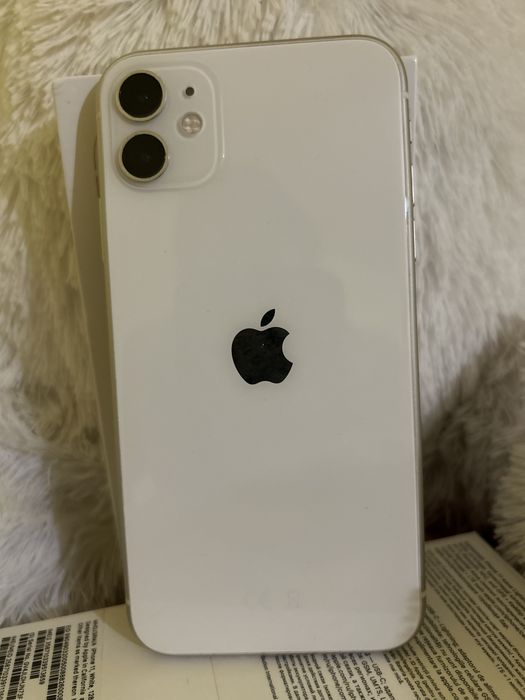 Vand iPhone 11 in stare impecabila , folosit inca de la inceput cu hus