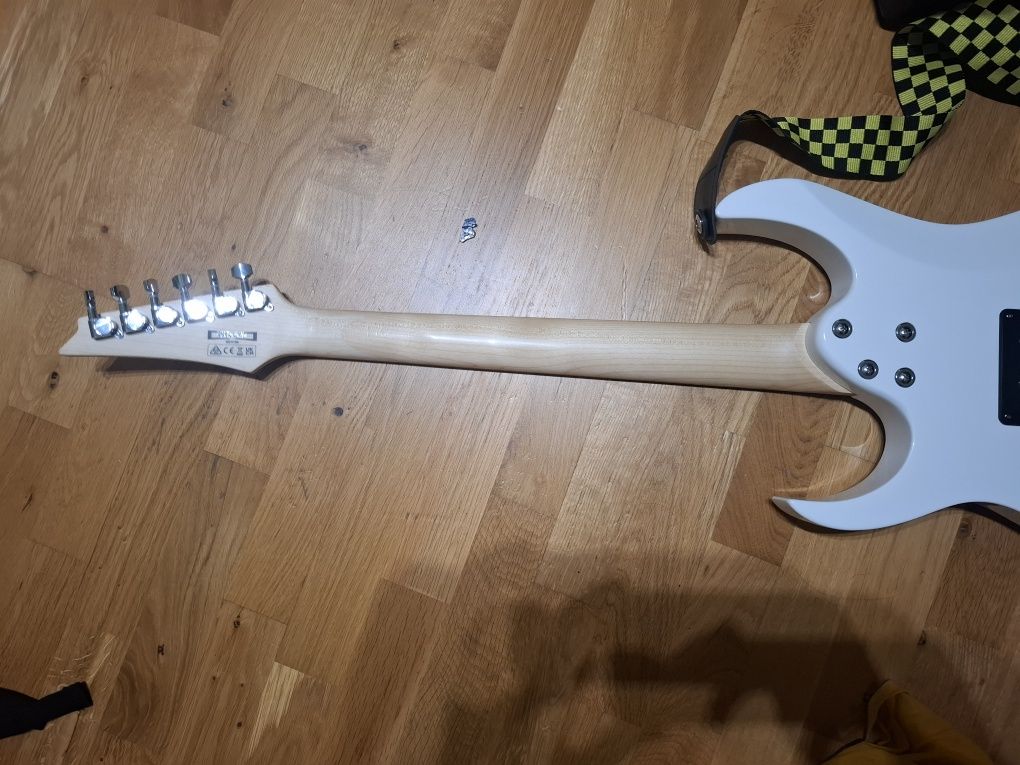 Китара и модулно кубе/усилвател ibanez grg140 white, mustang lt25