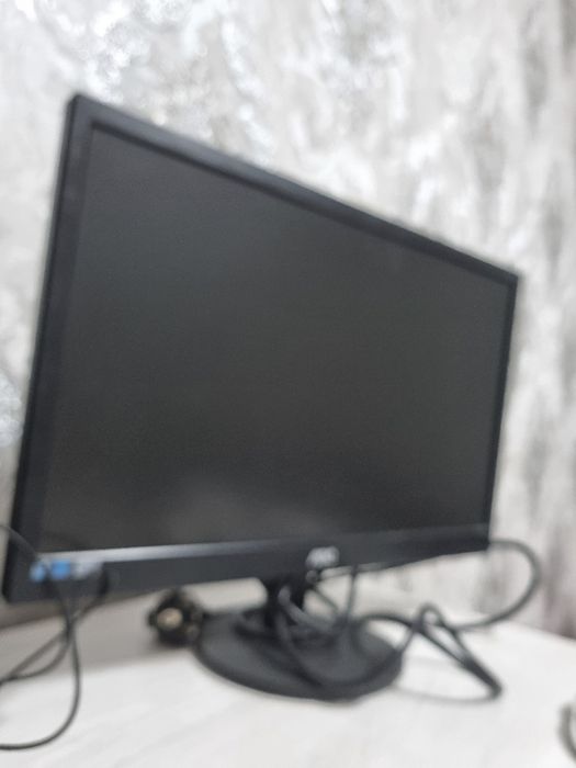 Monitor sotiladi 19 dyum defekt yo'q