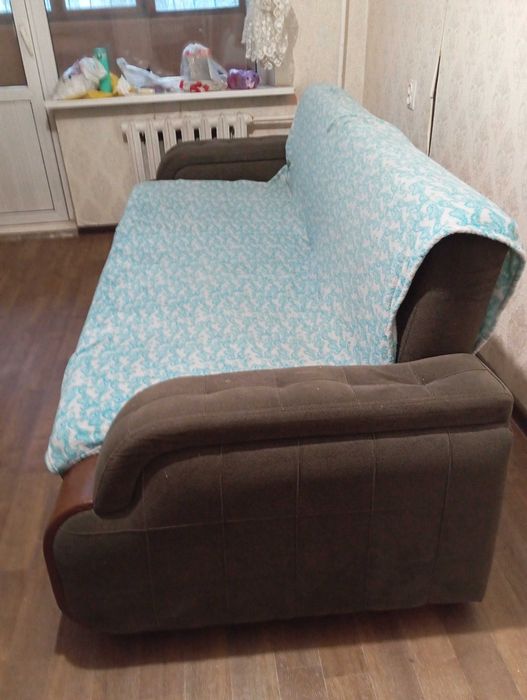 Диван и кровать отдам даром