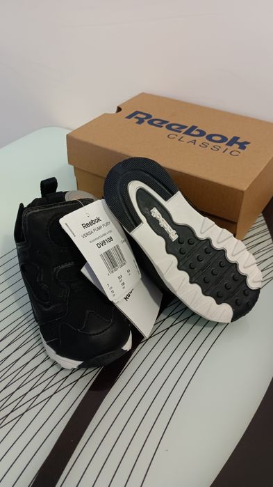 нови обувки Reebok