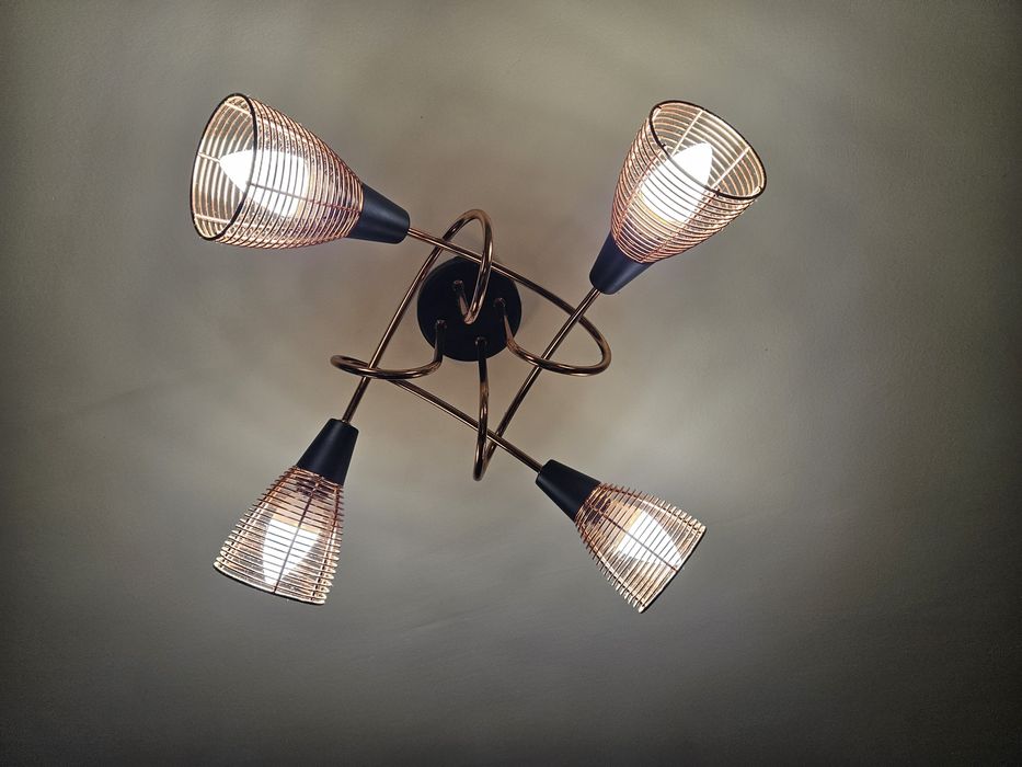 Продавам лампа розово злато и черен мат