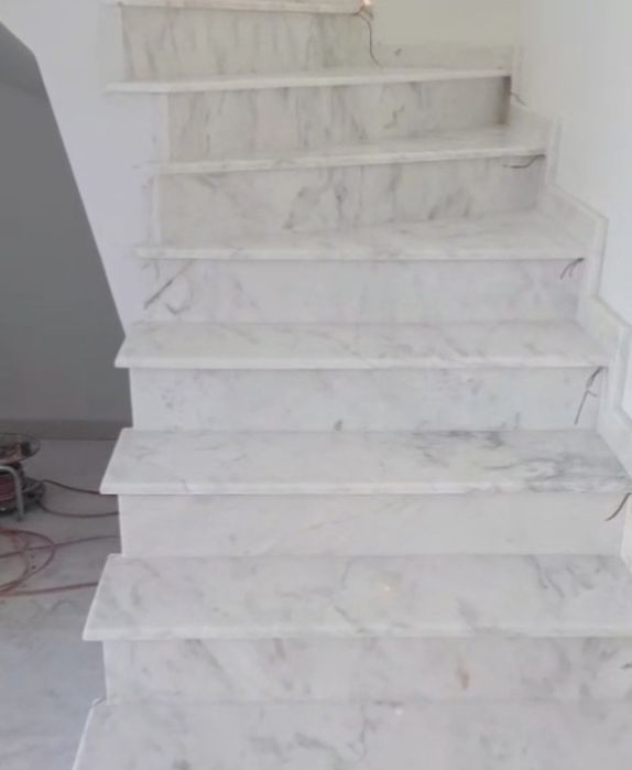 Scari,Glafuri, blaturi, pardoseli din marmură și granit