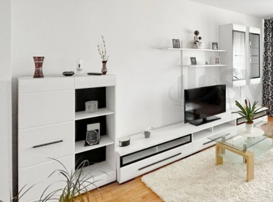 Mobila sufragerie modern alb in stare buna