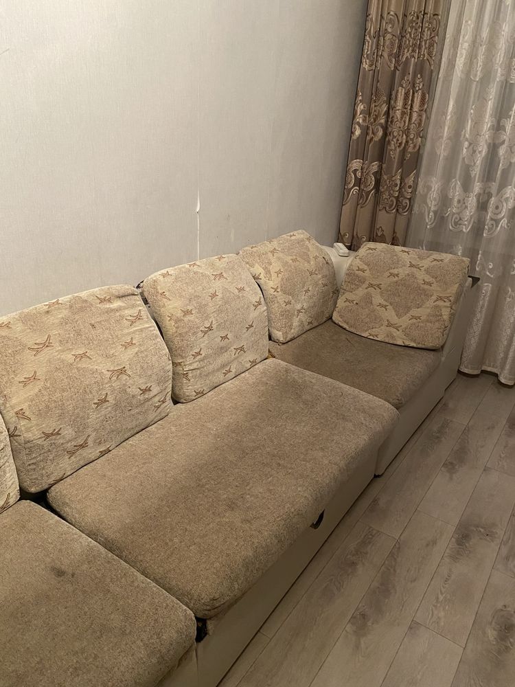 продаю диван вместе с подушками