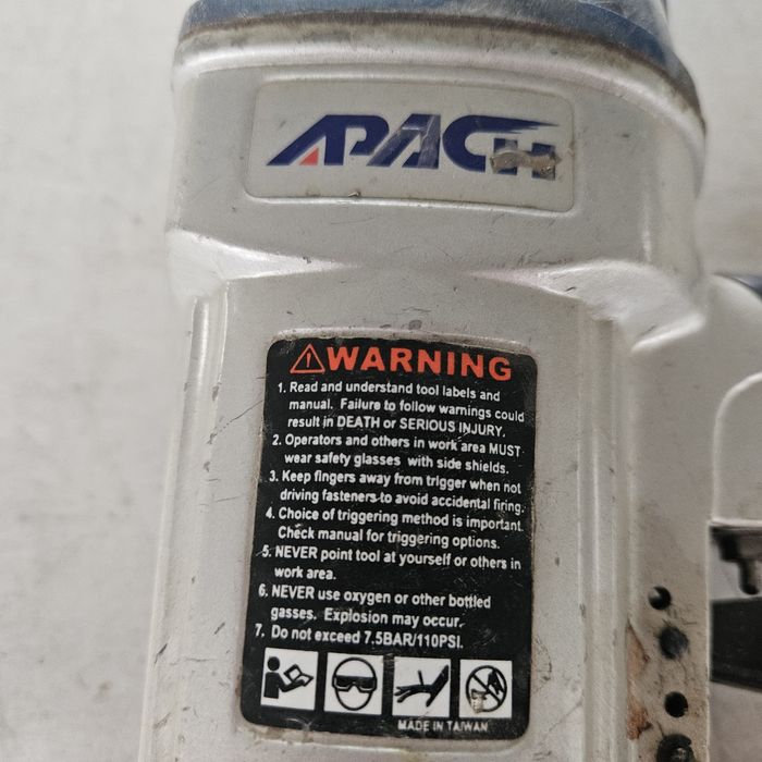 пневматичен такер