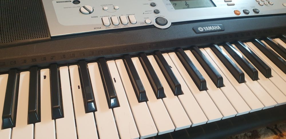 Orga Yamaha ypt 200