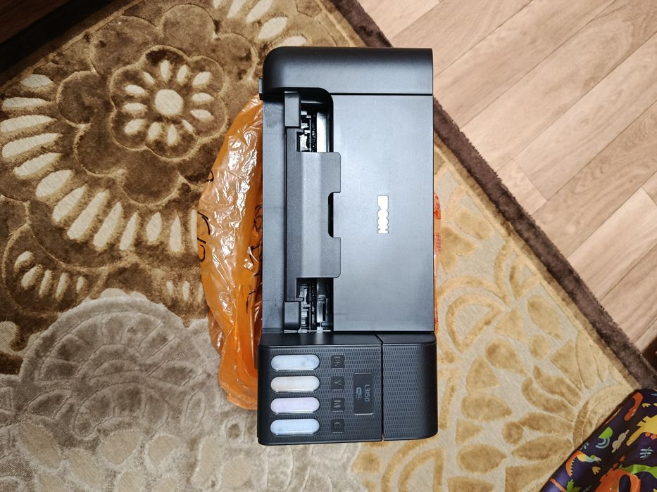 Продам принтер 3 в 1. Новый. Только краска подсохли.