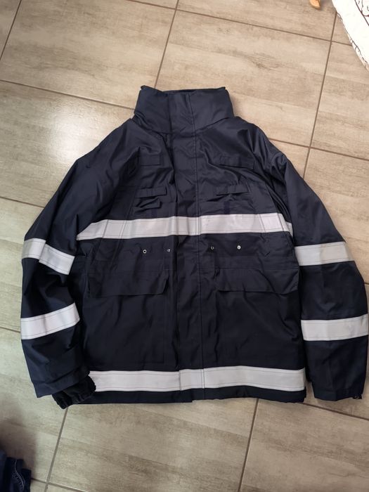 Haina groasa ignifugă, impermeabilă ,mărimea L de la Dapro