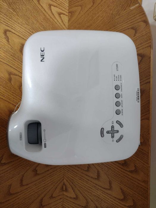 Videoproiector Nec LT 280, super avantajos, bonus suport tavan
