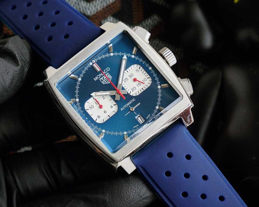 TAG Monaco Calibre 12 с кварцов механизъм