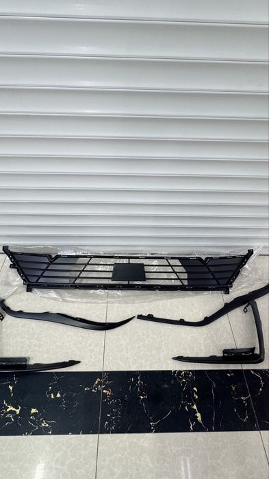Передний нижний решетка бампера ,ресницка  Hyundai Elantra китай