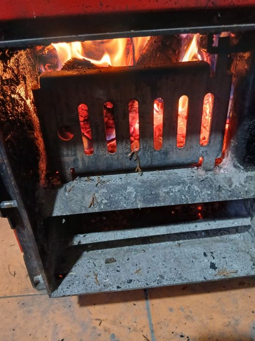 Centrala pe lemne si bricheti,preț negociabil