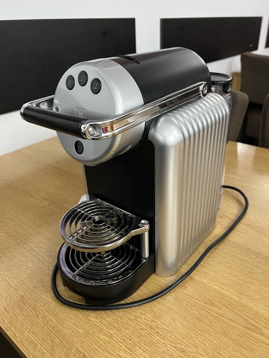 Espressor de cafea profesional Nespresso Zenius