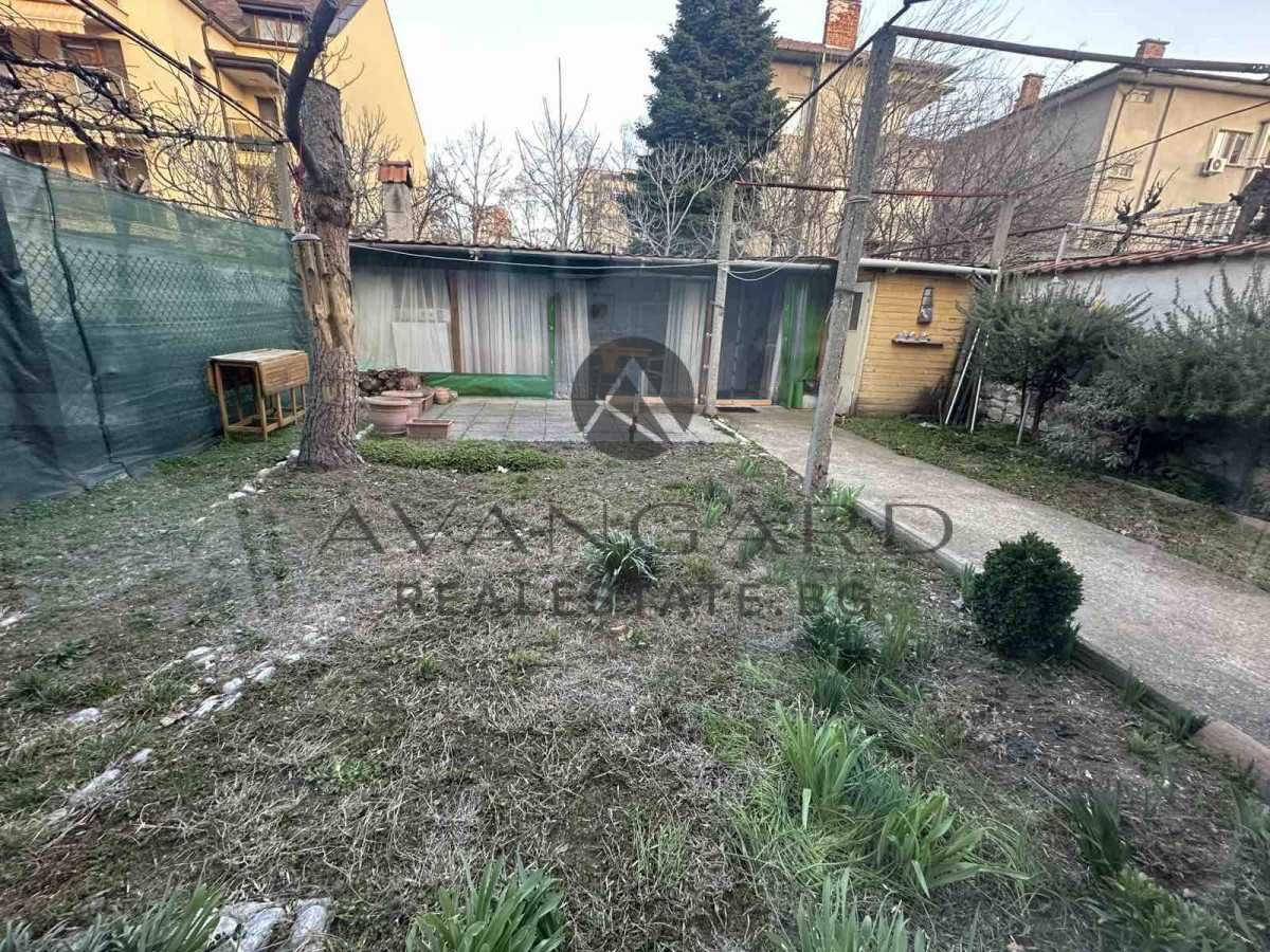 оф.21504 Триетажна Къща Кючук Париж